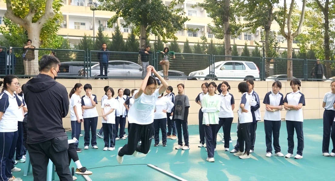 高中运动会_高中运动会方针是什么_高中运动会方队入场词